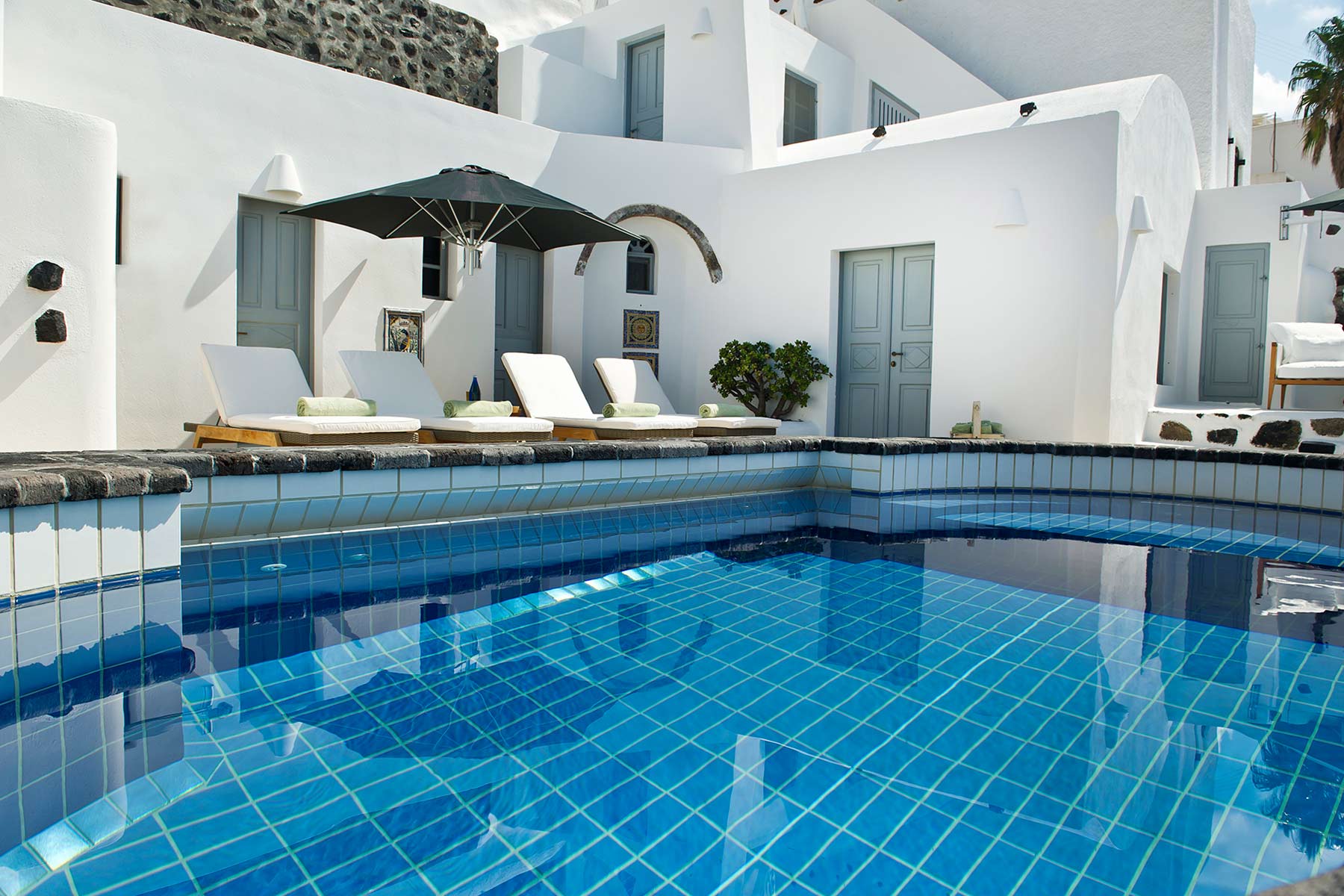 antelmi villa firostefani santorini greece 4